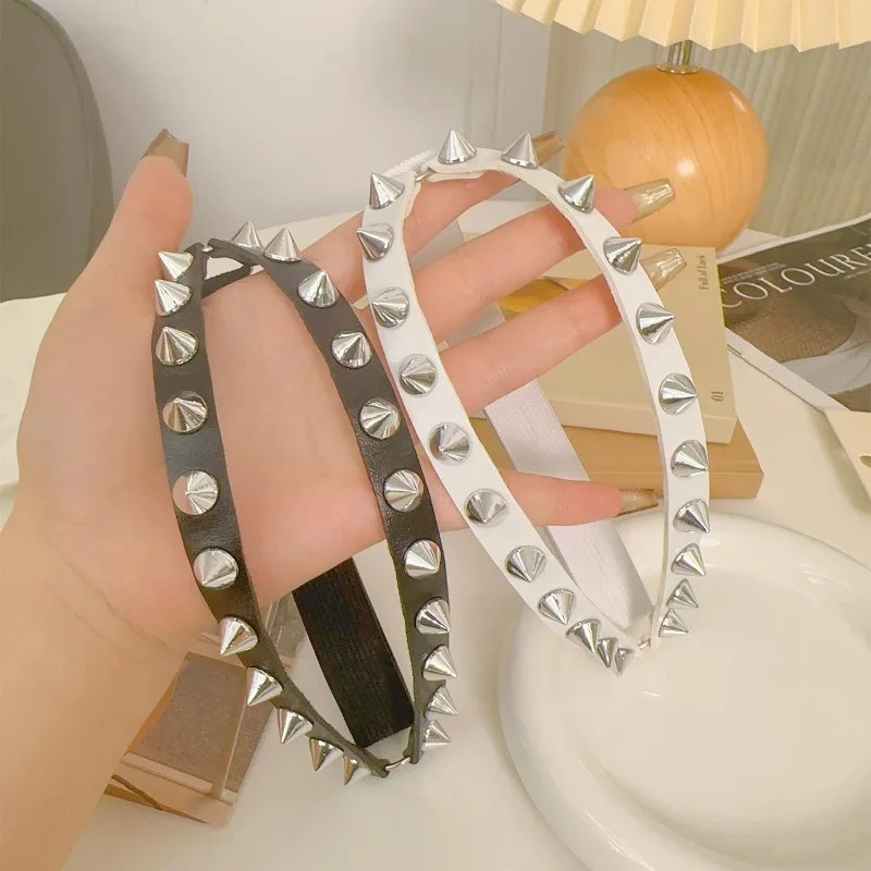 Dubbele rij conische spike bee - Body Jewelry Online recensie en prijs